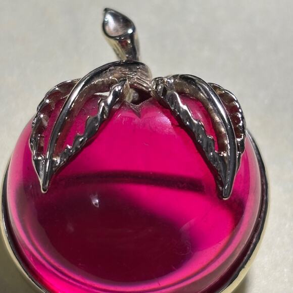 Vintage Sarah Coventry Pink Red Lucite Gold Tone Domed Apple Pin Brooch - Picture 15 of 15